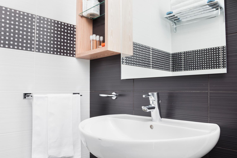 Bathroom 4, Mistral, Campobasso
