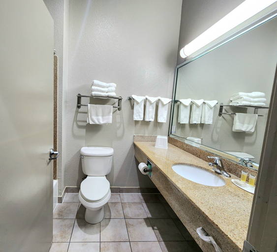Bathroom 4, Days Inn by Wyndham Kemah, Galveston