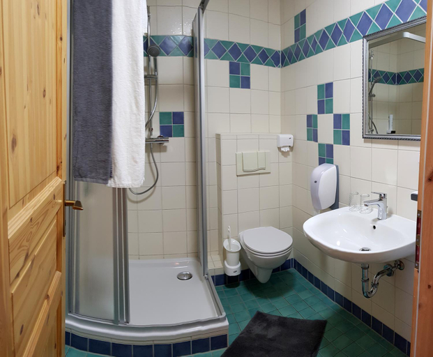 Bathroom 3, Pension ZUM LINDENWALD Colbitz, Börde