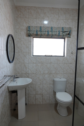 Bathroom 3, Zimbara, Hwange