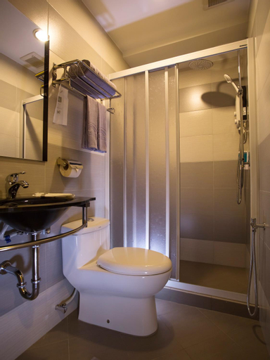 Bathroom 10