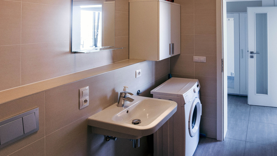 Others 5, Cozy Apartment with Big Terrace - Karlín, Praha 7