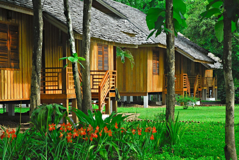 Exterior & Views