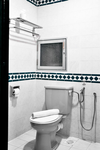 Bathroom 11