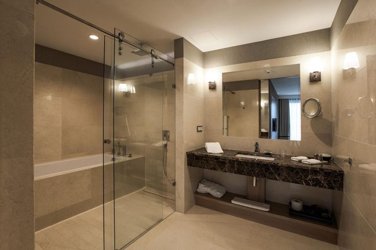 Bathroom 5, GrandHotel Tiffi, Iława