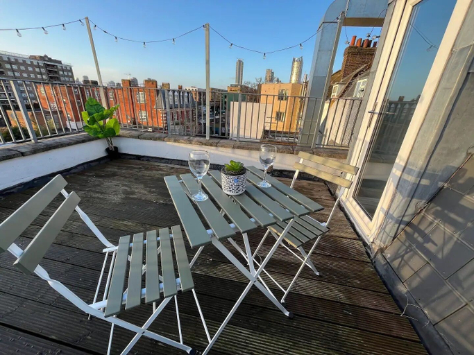 Others 5, Modern with Stylish Terrace, London