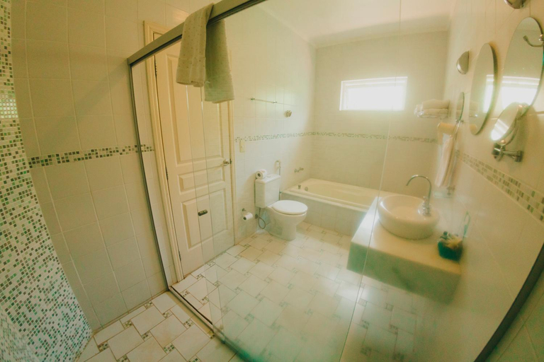 Bathroom, La Dolce Villa, Avare