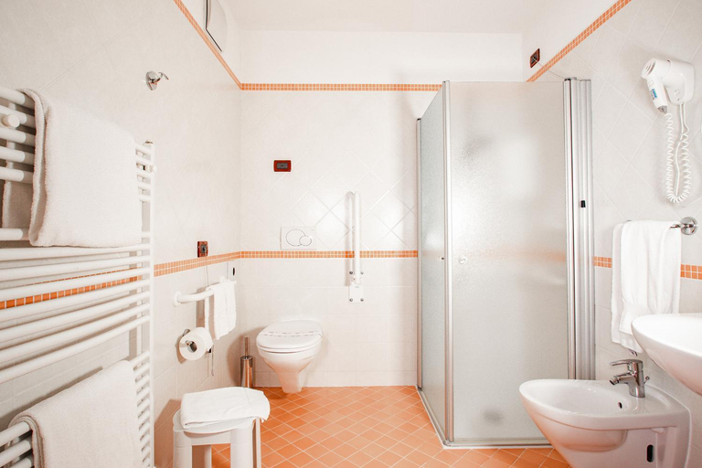 Bathroom 2, Residence La Moretina, Trento