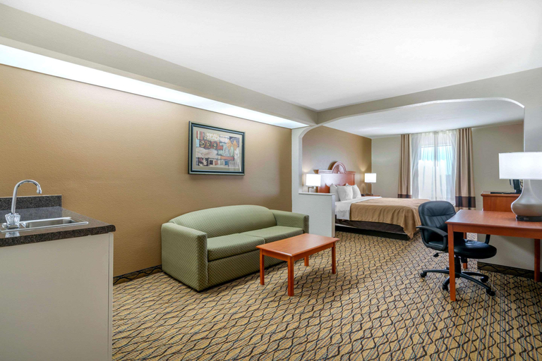 Bedroom 3, Quality Inn & Suites Jefferson City, Cole
