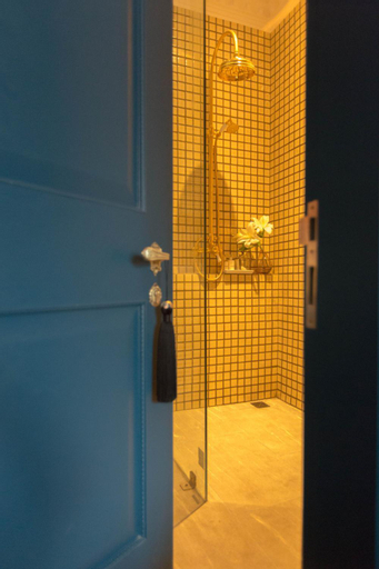 Bathroom 13