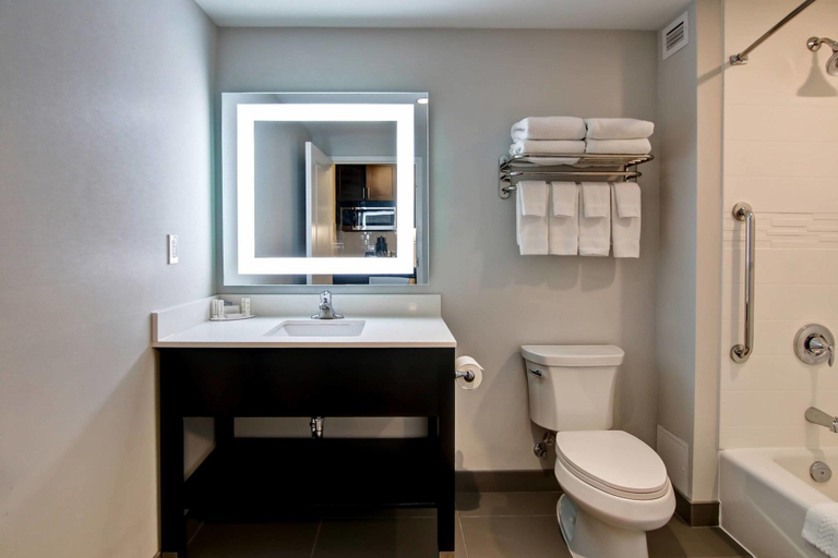 Bathroom 4, TownePlace Suites Kincardine, Bruce