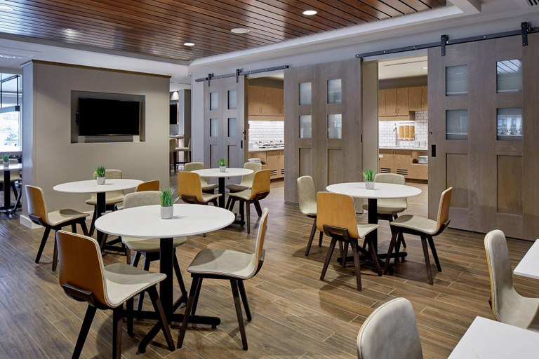 Food & Drinks 5, Residence Inn By Marriott Cleveland University Cir, Cuyahoga