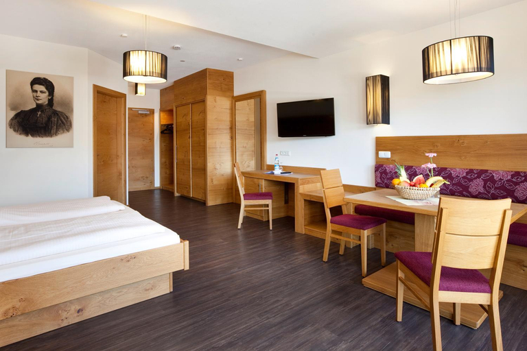 Bedroom 4, Landhotel Schwarzenbach - Wellness & Spa, Ostallgäu