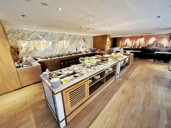 Food & Drinks 9