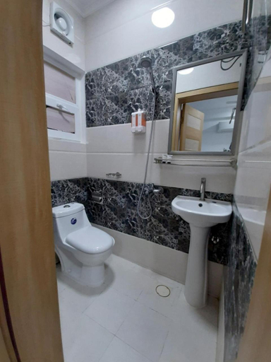 Bathroom 5, Al Rayyan Hotel Apartments, Seeb