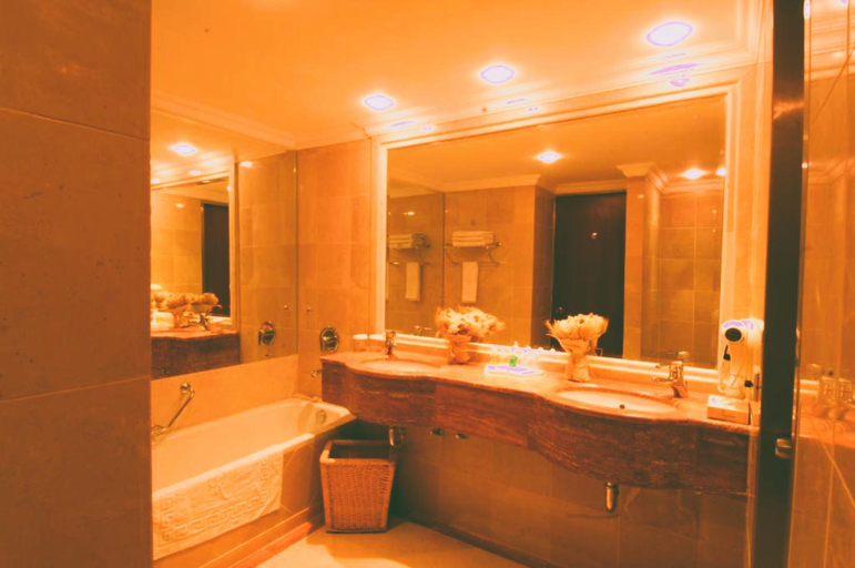 Bathroom, The Royal Hotel Dead Sea