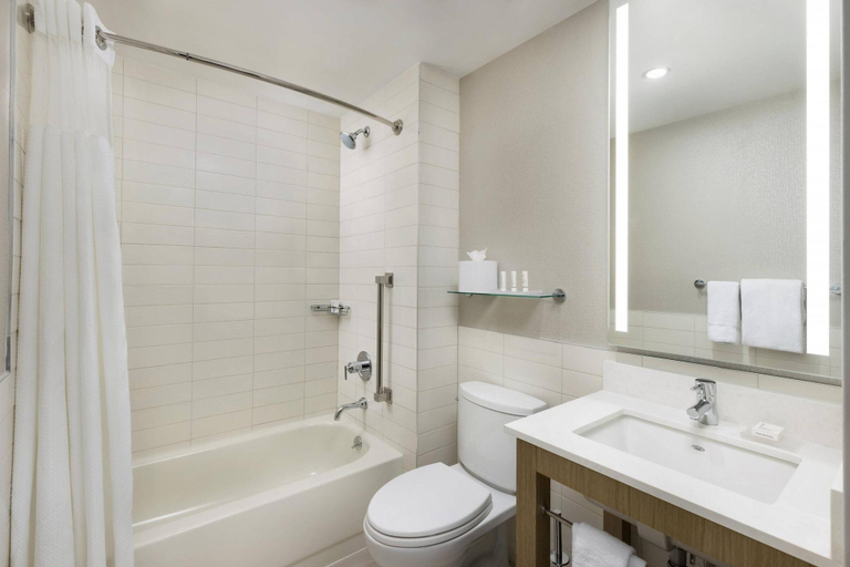 Bathroom 4, Courtyard by Marriott New York Downtown Manhattan/Financial District, New York