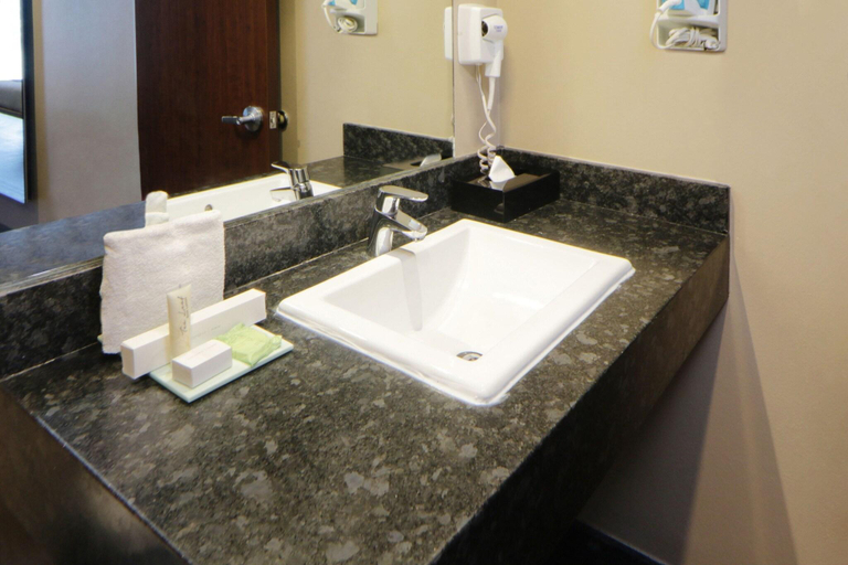 Bathroom 4, City Express Suites by Marriott Tijuana Rio, Tijuana