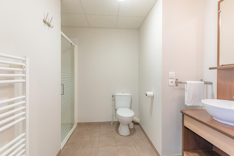 Bathroom 3, Appart'City Classic La Roche Sur Yon Centre, Vendée