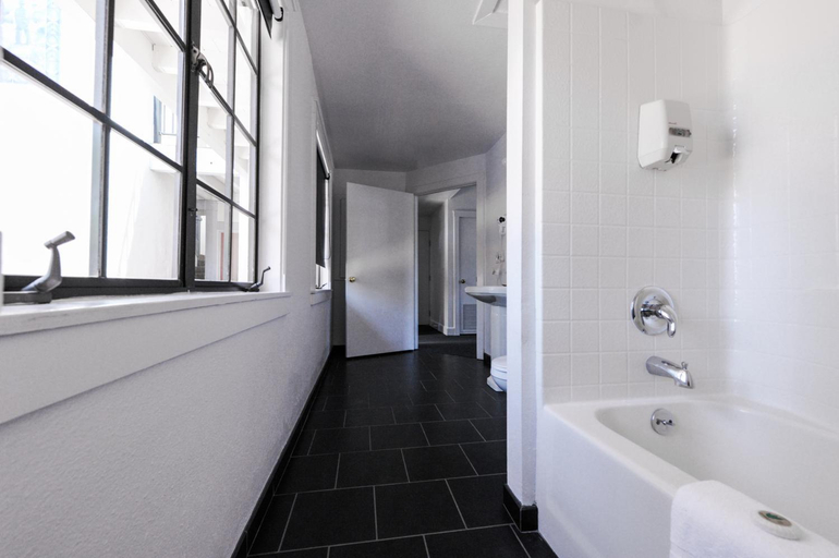 Bathroom 3, Atterdag Inn, Santa Barbara
