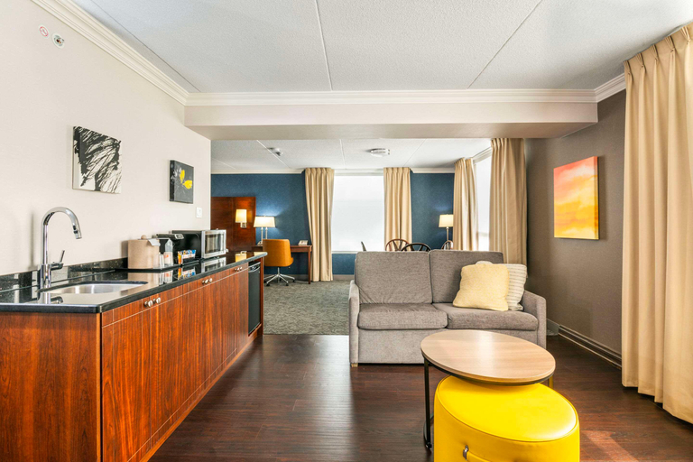 Bedroom 3, Comfort Inn & Conference Centre Toronto Airport, Toronto