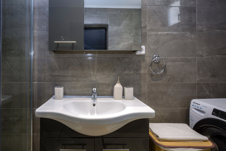 Bathroom 4, Borts Apartment, Ionian Islands