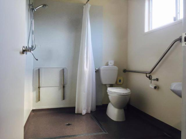 Bathroom, Springsure Overlander Motel, Bauhinia