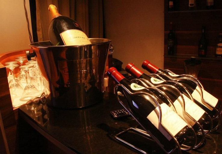 Food & Drinks 3, Pearl Court Residence & Hotels, LagosIsland