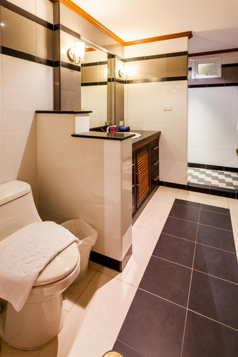 Bathroom 4, Tara Court Hotel, Pattaya