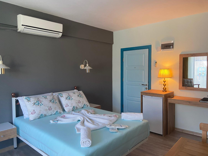 Bedroom 3, Azra Apart & Otel, Gökçeada