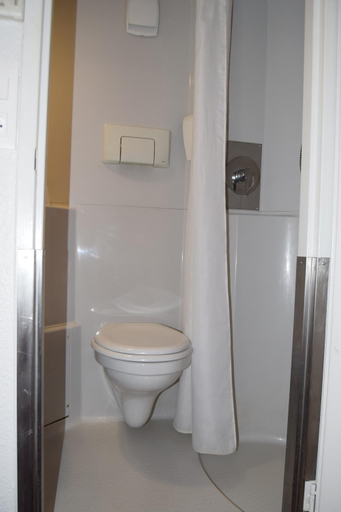 Bathroom 5, Premiere Classe Villers Saint Paul Hotel, Oise