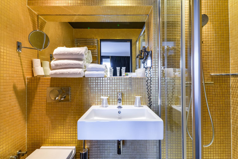 Bathroom 5, First Hotel Paris Tour Eiffel, Paris
