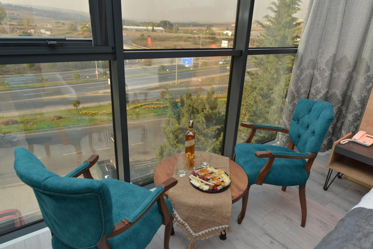 Others 3, MILLS HOTEL, Merkez