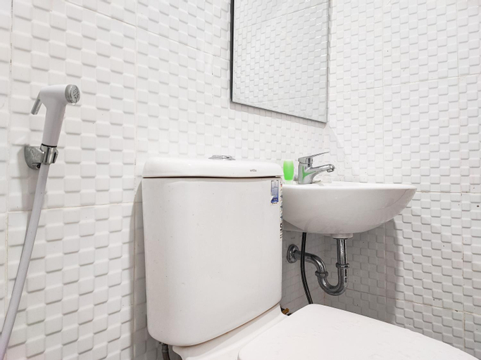 Bathroom 16