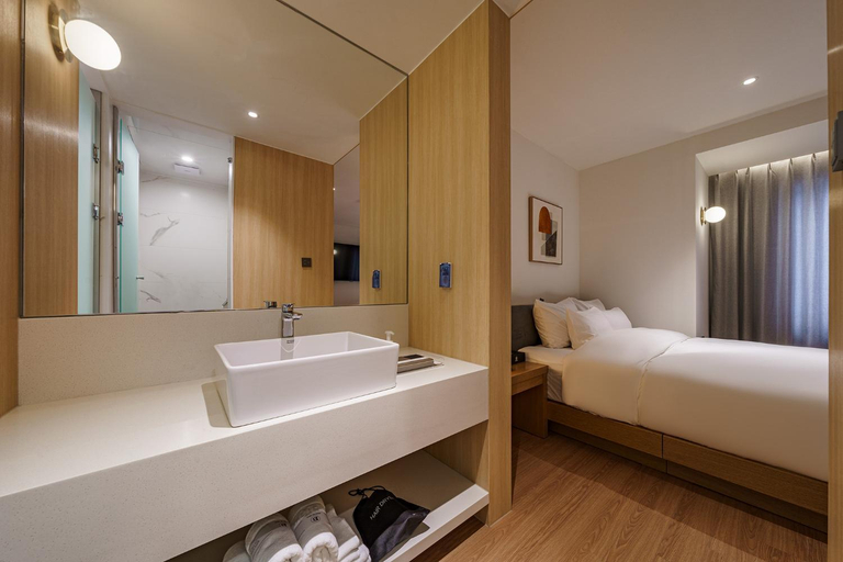 Bedroom 1, Daegu Suseong Brown Dot, Buk