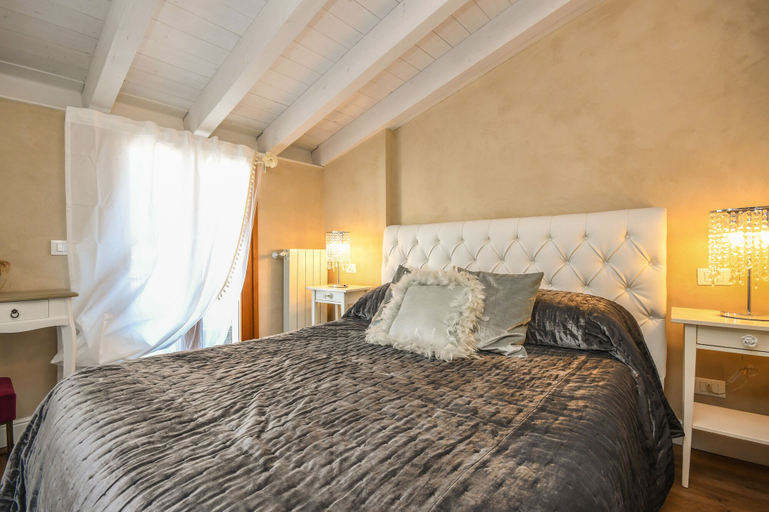 Bedroom 4, Luxury Suite Sirmione, Brescia