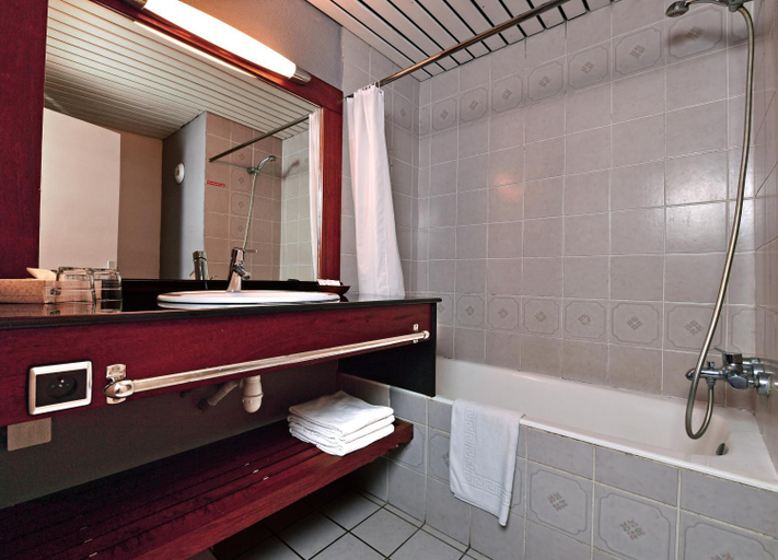 Bathroom 5, Le Stanley Hotel and Suites, Nouméa