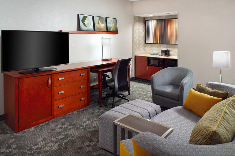 Bedroom 2, Courtyard By Marriott Greensboro, Guilford