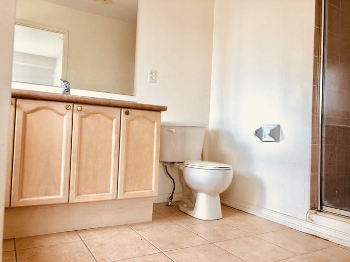 Bathroom 4, Quiet Room Around York University Subway, Toronto