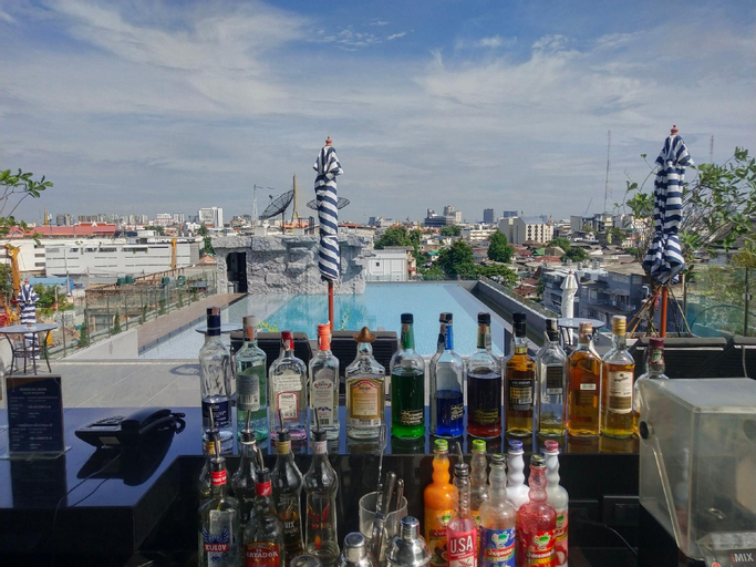 Food & Drinks 16