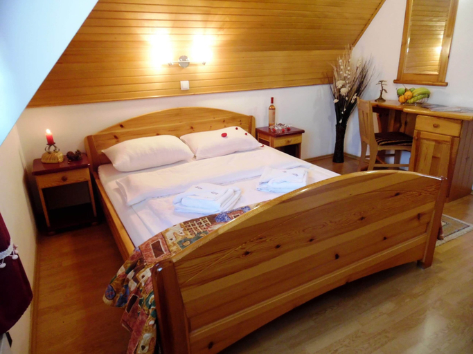 Others 5, Kraljevi Konaci Zlatibor, Čajetina