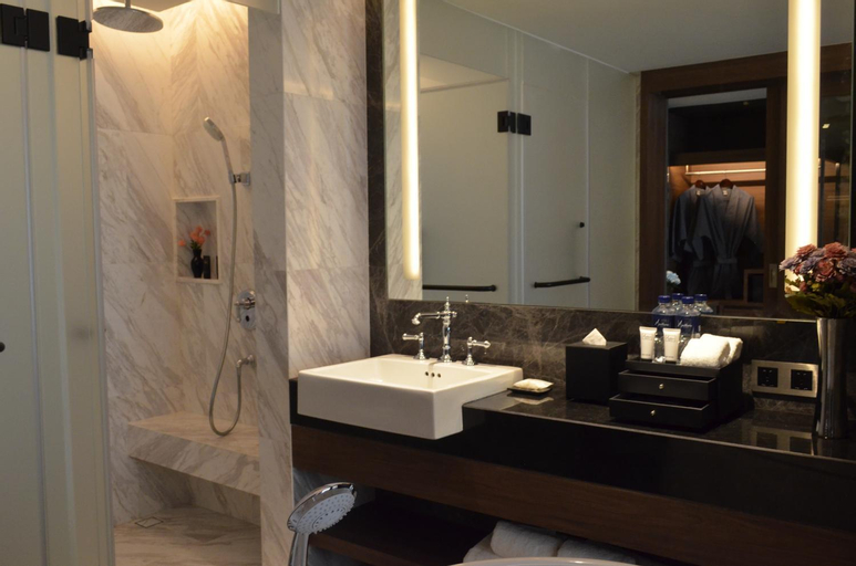 Bathroom 7
