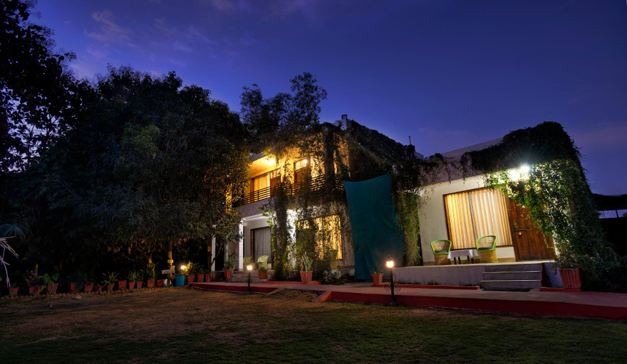 Exterior & Views