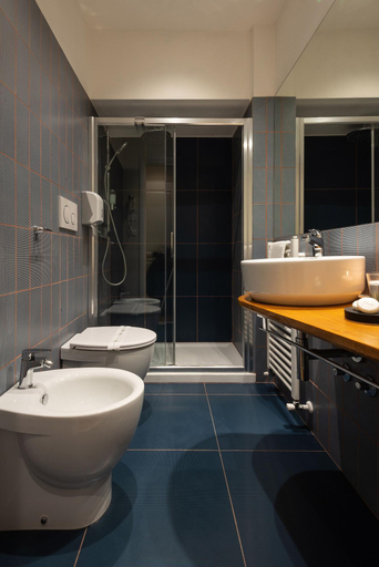Bathroom 5, Tula Inn, Roma