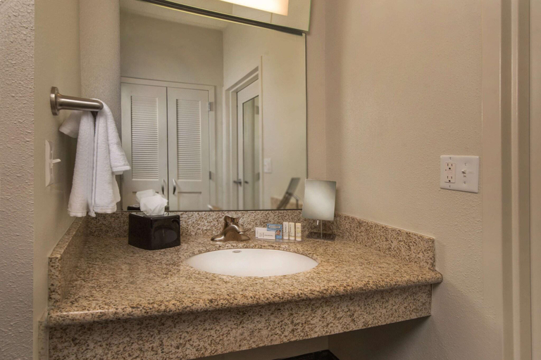 Bathroom 4, Sonesta Select Greenbelt College Park, Prince George's