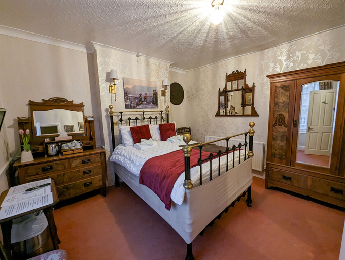 Bedroom 2, Crown and Trumpet Inn, Worcestershire