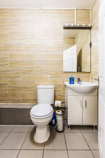 Bathroom 4, Old Street Apartments by MoreThanStays, London