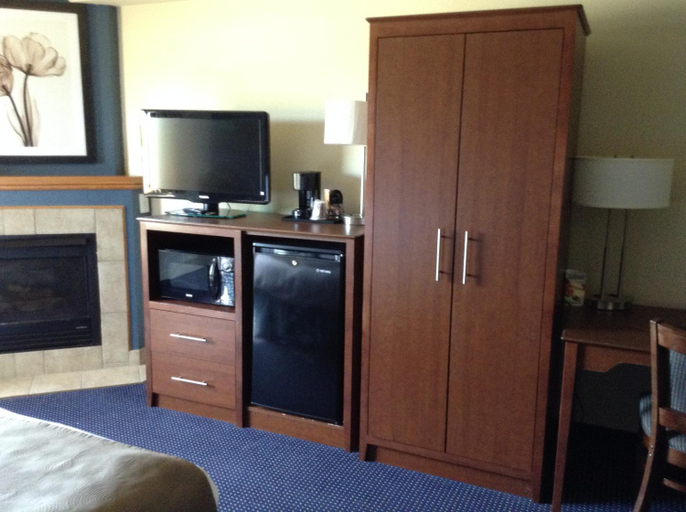 Bedroom 3, AmericInn by Wyndham Fort Dodge, Webster