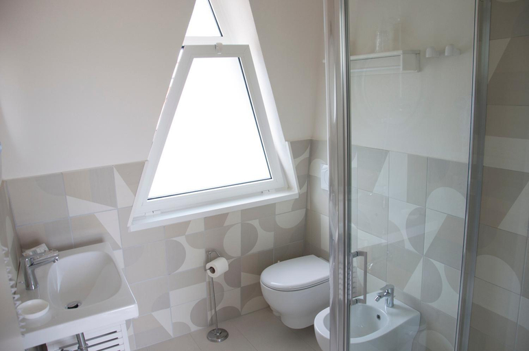 Bathroom 4, Hotel Ondina e Milazzo, Ravenna