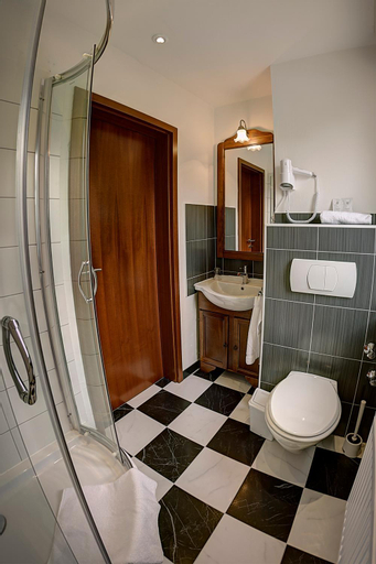 Bathroom 7